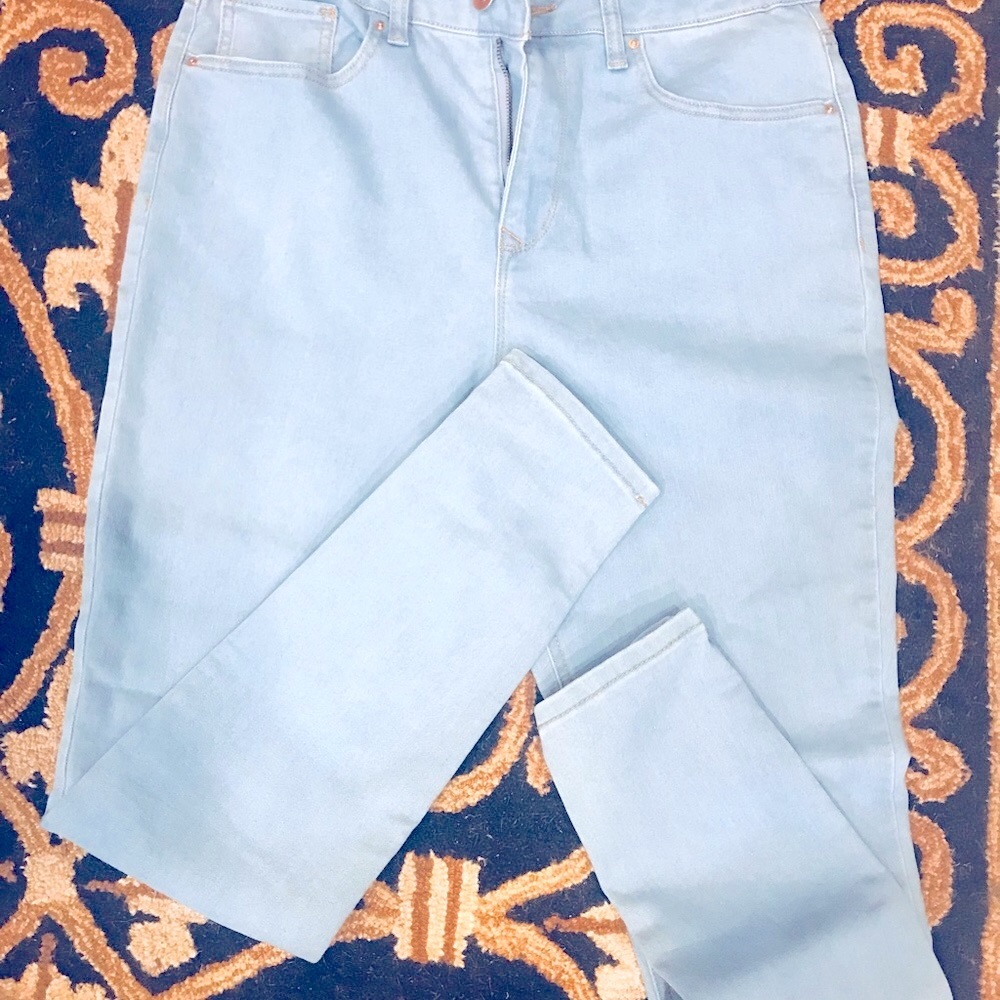 Light Blue high rise jeans SEE MEASUREMENTS IN PICTURES.no visible signs of wear